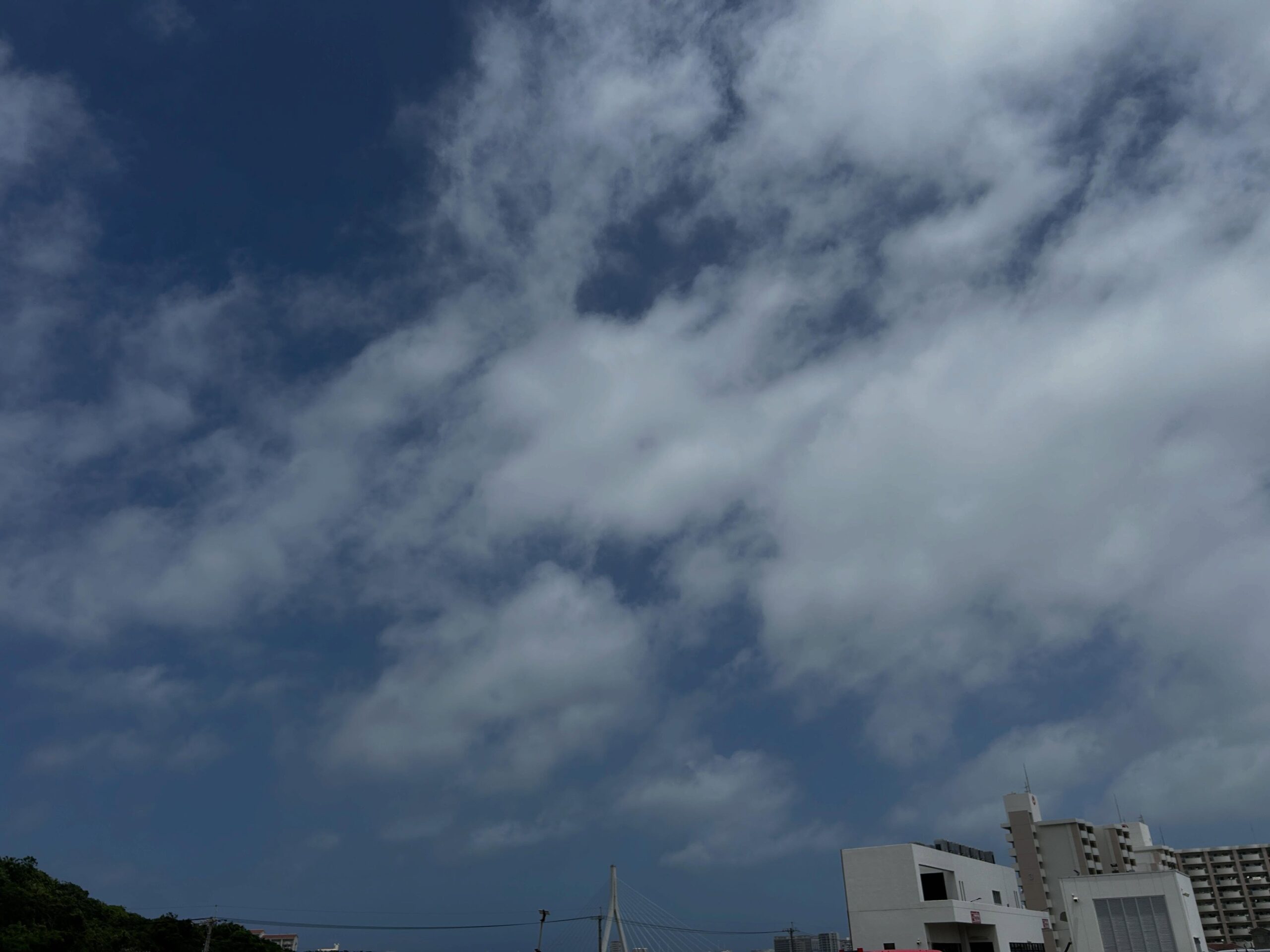 【6月2日開館します！】台風6号、皆さん大丈夫でしたでしょうか？国場児童館は安全確認を行い問題ないことから、通常どおり開館しました！小中学生は学校はお休みですが、13時から利用できます。暑いので水筒をなるべく持ってきてくださいね️
